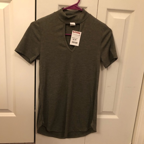 V-neck T-shirt - Picture 1 of 1